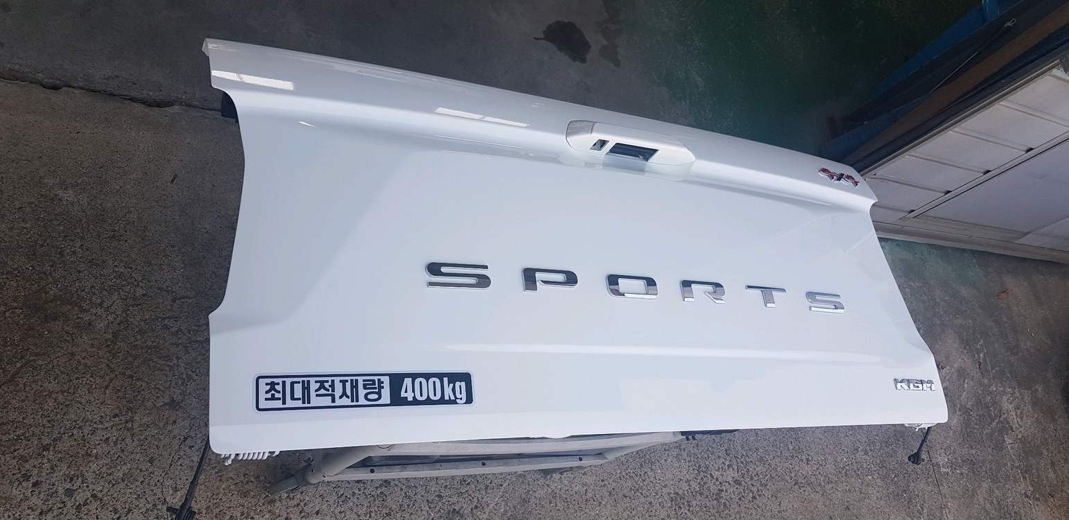 렉스턴스포츠 칸 쿨맨 적재함 트렁크도어 뒷도어 뒷문짝 24년식 순정 팝니다 이미지