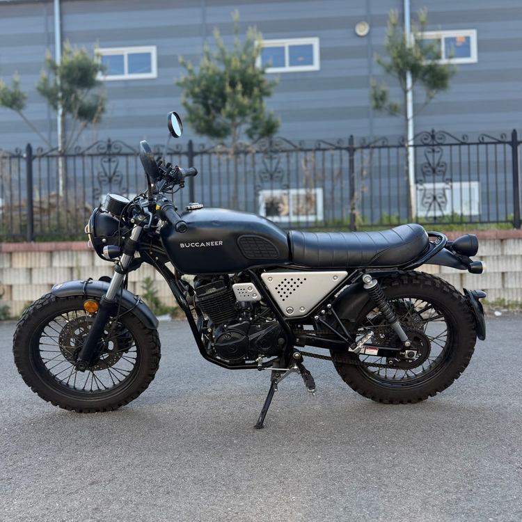 부캐너125 22년식 8천km 깍두기 타이어 입문용 저렴하게 판매합니다 이미지