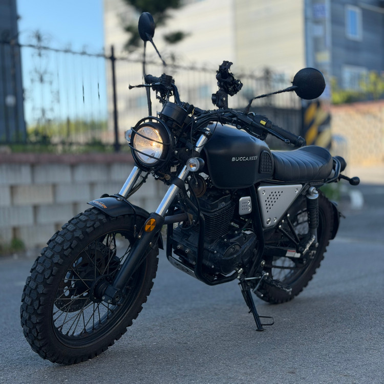 부캐너125 22년식 8천km 깍두기 타이어 입문용 저렴하게 판매합니다 이미지