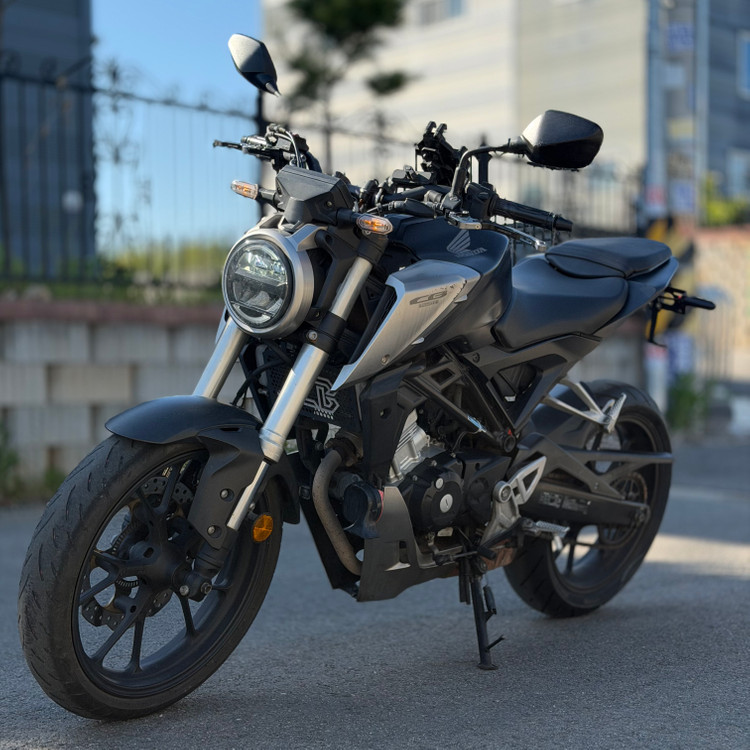 혼다 cb125r 18년식 1만6천km 입문용 바이크 저렴하게 판매합니다 이미지