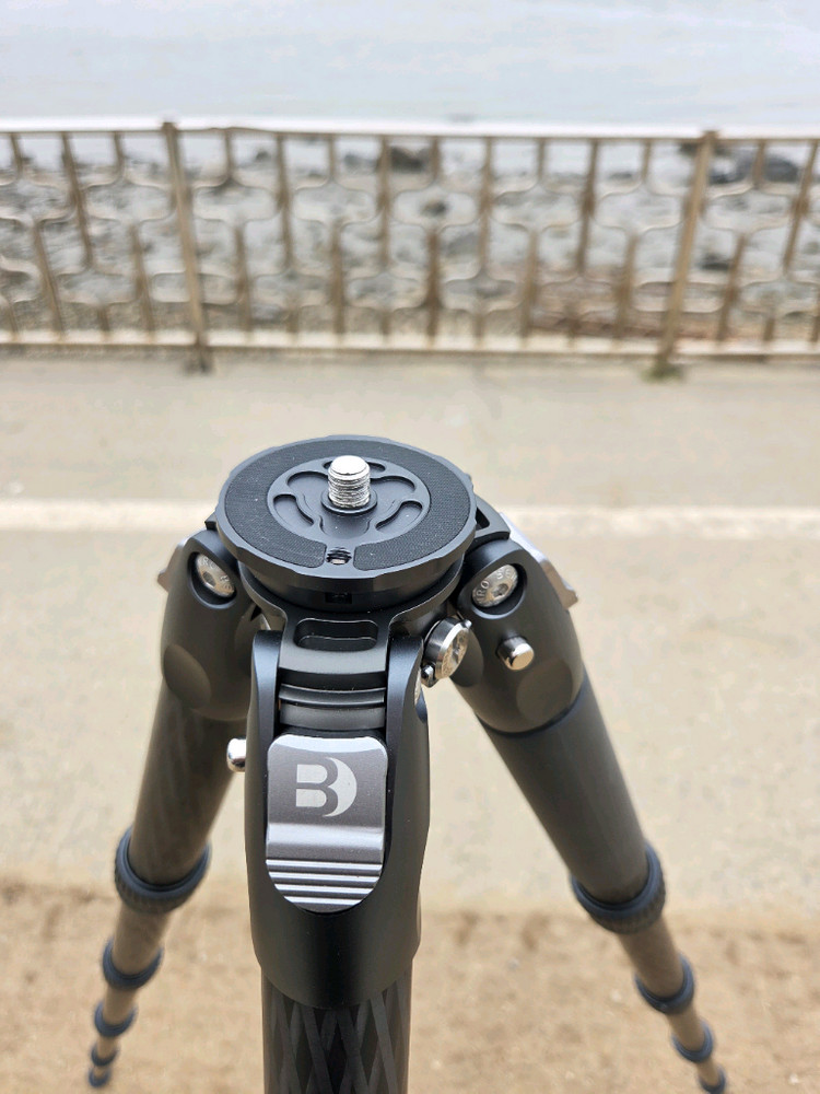 카메라삼각대 벤로 여행용 벤로 보이저 레벨링 4시리즈 5단 카본삼각대 + 볼헤드 팔아요 이미지