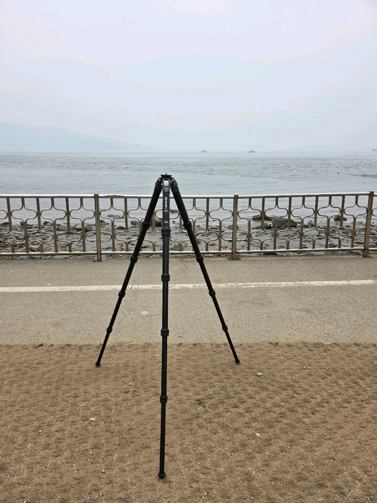 카메라삼각대 벤로 여행용 벤로 보이저 레벨링 4시리즈 5단 카본삼각대 + 볼헤드 팔아요 이미지