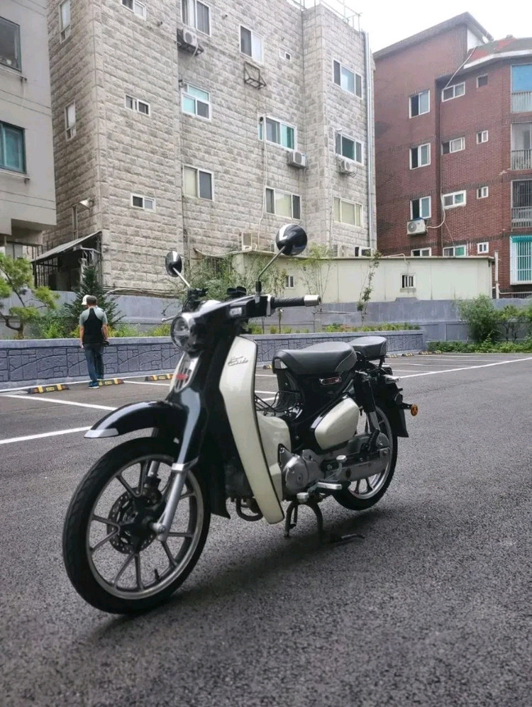 20년식 슈퍼커브c125 블랙 판매합니다. 이미지