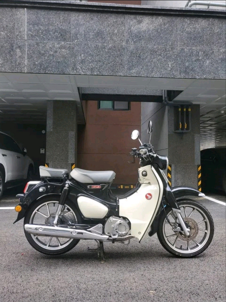 20년식 슈퍼커브c125 블랙 판매합니다. 이미지
