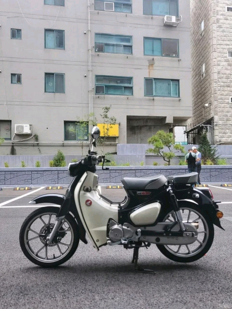 20년식 슈퍼커브c125 블랙 판매합니다. 이미지
