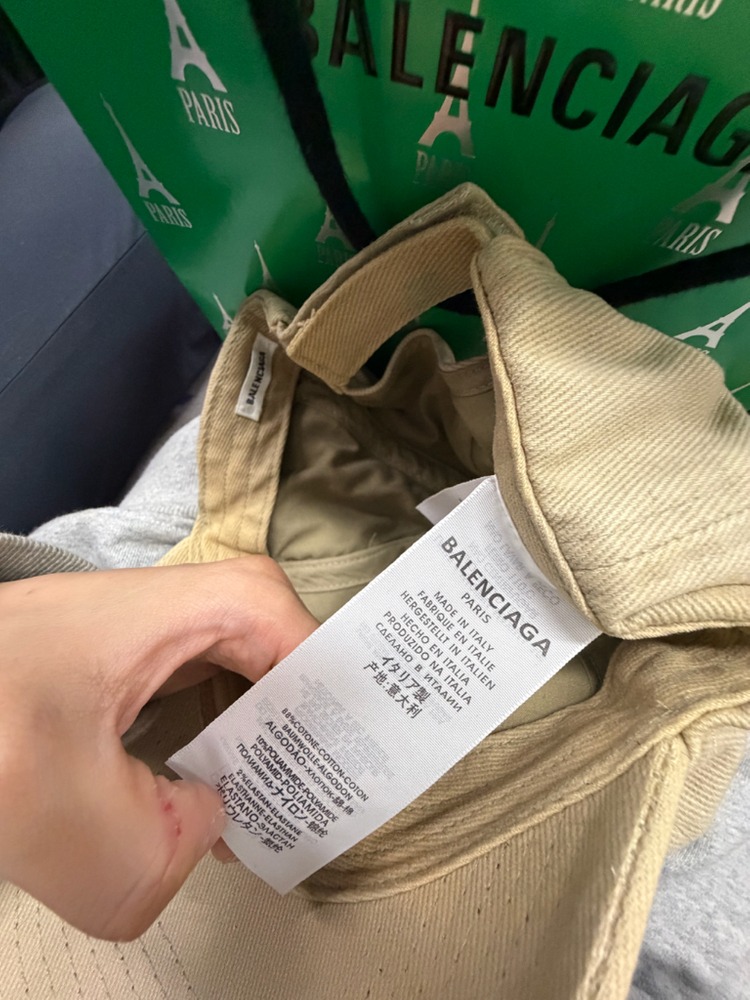 발렌시아가 베이지 볼캡 모자 이미지