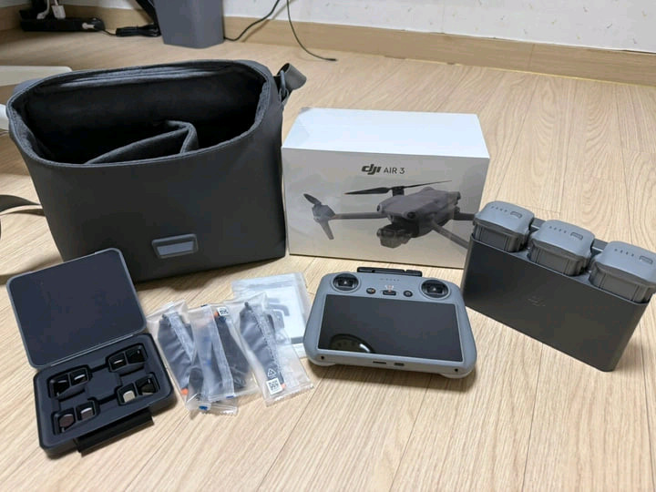DJI 에어 3 플라이 모어 콤보 드론(기체 미개봉상품) 이미지