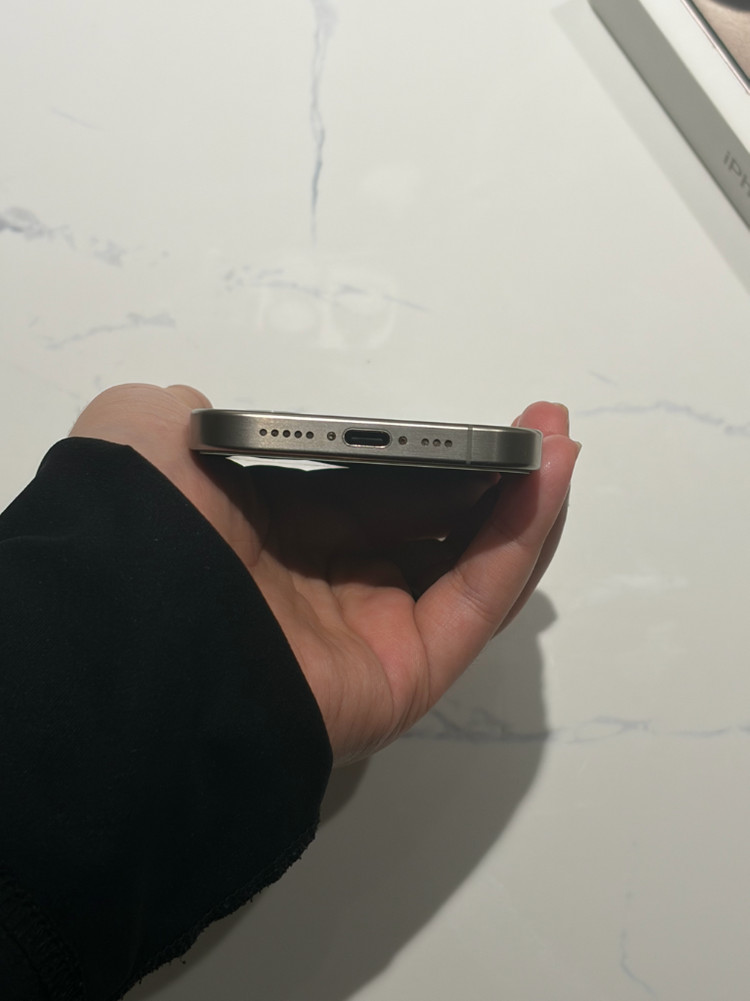 아이폰 15 프로 내추럴 티타늄 256GB 이미지