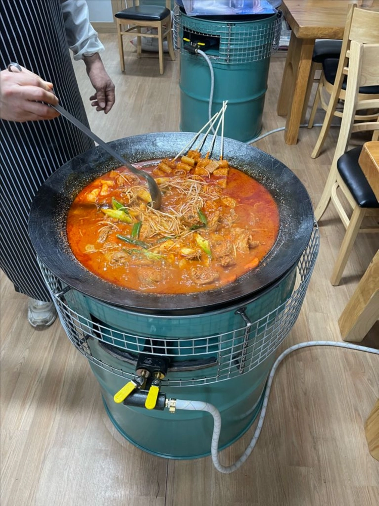 드럼통 닭볶음탕 그릴 이미지