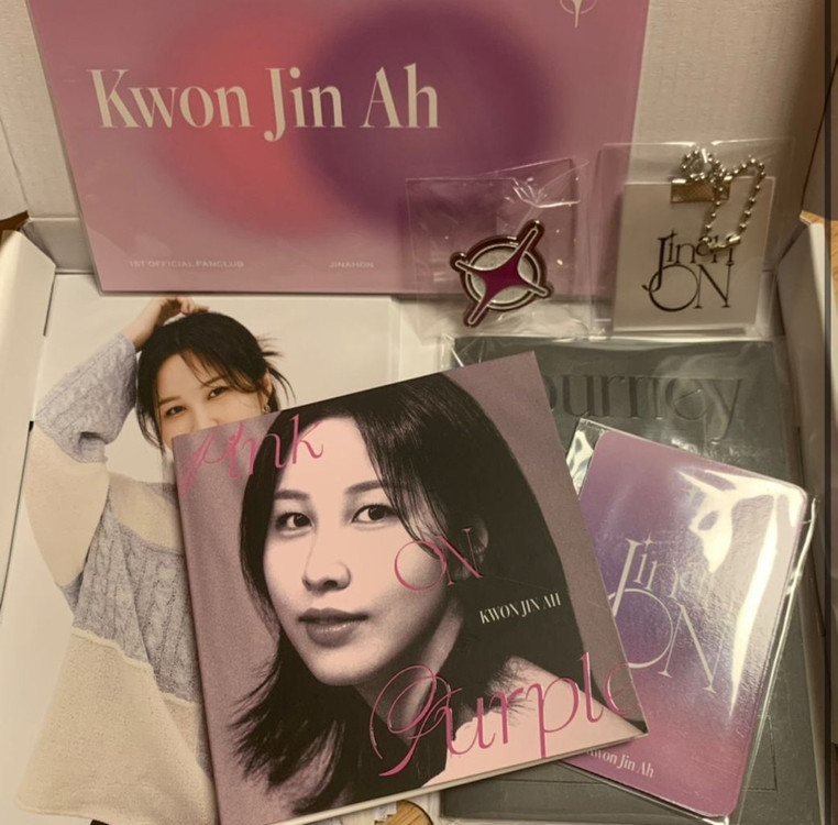 권진아 1,2기 뭔가 잘못됐어 앨범 진아온 1기 팬클럽 키트 구매합니다 (상태좋음,새상품) 이미지