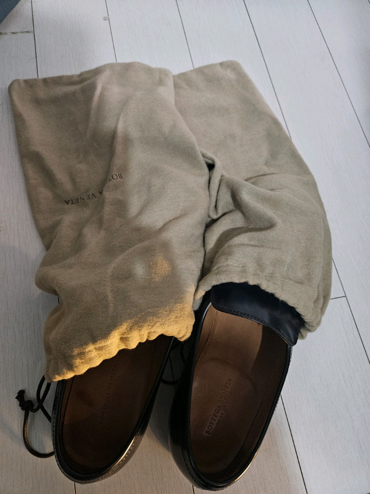 보테가베네타 아름다운 남성 악어패치 로퍼 이태리 이미지