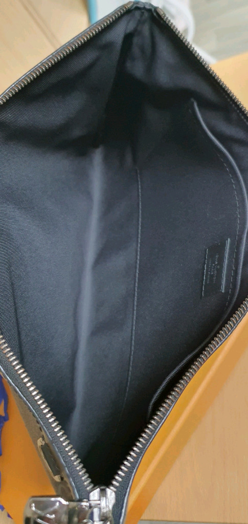 루이비통 이클립스 클러치백 정품S급(감정서O)구찌프라다루이비통디올고야드샤넬셀린느보테가생로랑발렌시아가버버리가방 이미지