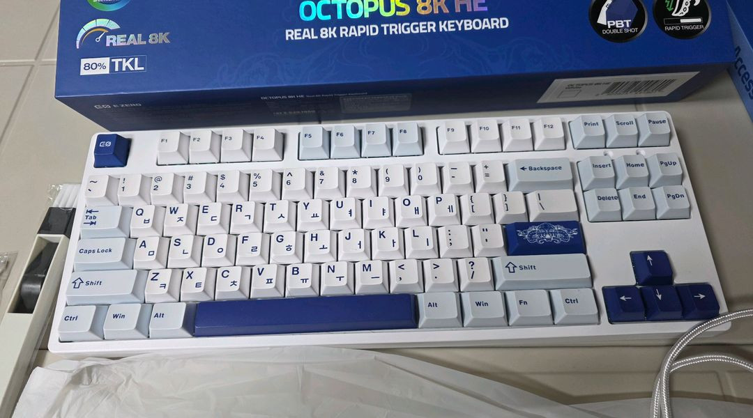 아즈라 옥토퍼스 8K HE 신품급 키보드 팝니다 이미지