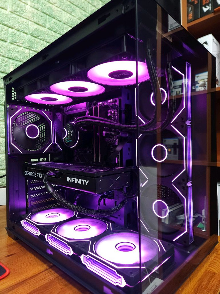 미사용 ) 9800X3D & RTX5070 게이밍 컴퓨터 PC 이미지