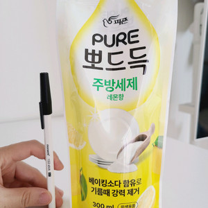 1개 피죤 퓨어 뽀드득 주방세제 레몬향 300ml 리필용 퐁퐁 베이킹소다 과일 세척 향좋은 주방용품 최저가 이미지