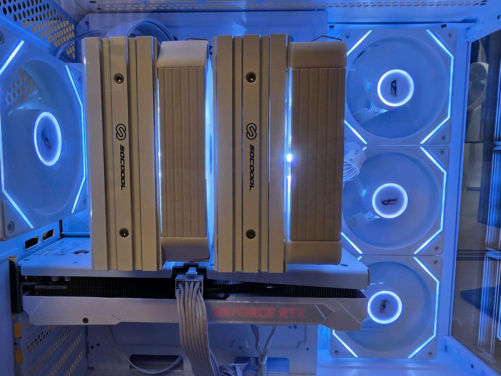 화이트 감성 게이밍 PC (7800X3D, RTX 5060) 본체 팝니다. 이미지