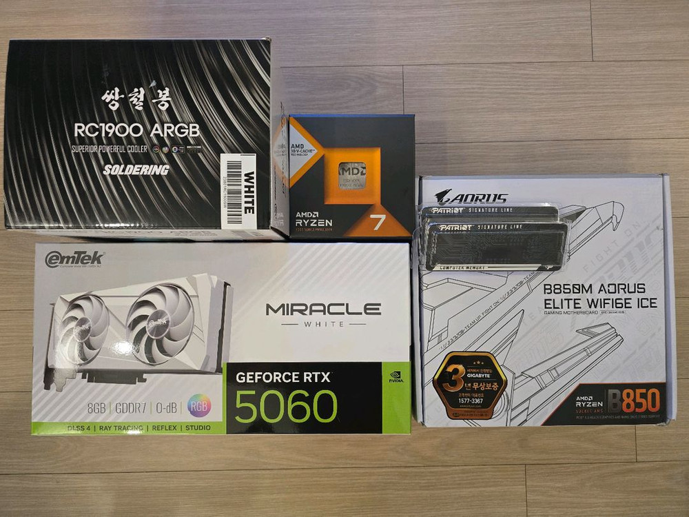 화이트 감성 게이밍 PC (7800X3D, RTX 5060) 본체 팝니다. 이미지