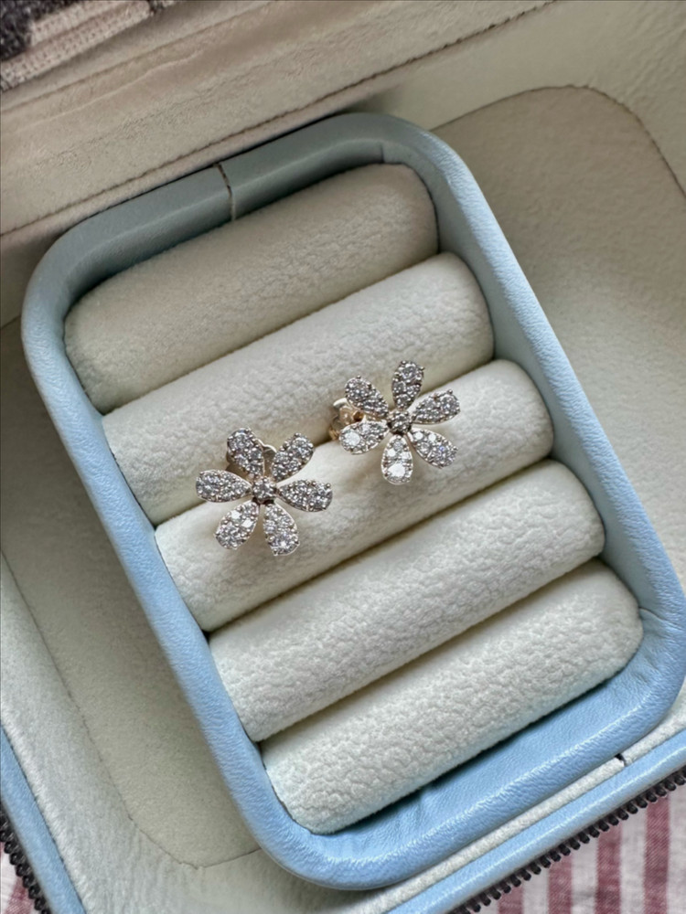14k 내츄럴화이트 올다이아 꽃귀걸이 이미지