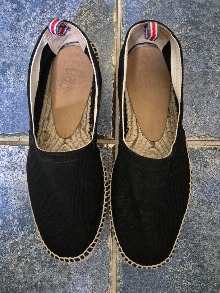 까스따네르(Castaer) 제품입니다.자연 친화적인 주트(Jute, 황마) 소재를 꼬아 만든 중창과 하단의 고무 밑 이미지