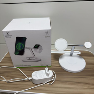 벨킨 3in1 스탠드형 맥세이프 충전기 팝니다 WIZ017 이미지