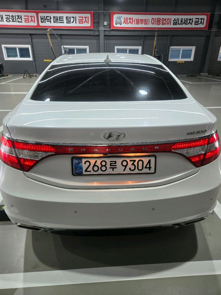 중형 세단 프리미엄 이미지