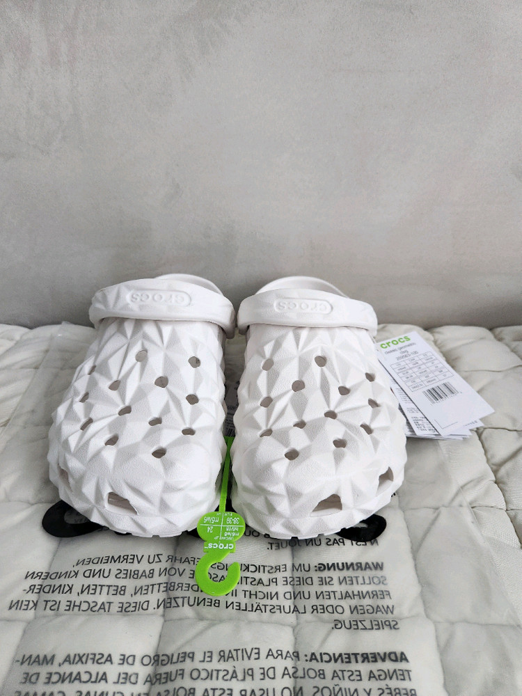[정품/미사용&새제품/택부착] 크록스 클래식 지오메트릭 클로그 화이트 250mm 무료배송 이미지