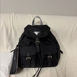 프라다 포코노백팩 이미지