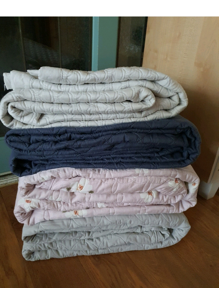 침대커버2개+밴드있는 침대패드2개 합4개 편하게 쓰실분께 저렴하게 3만원 이미지