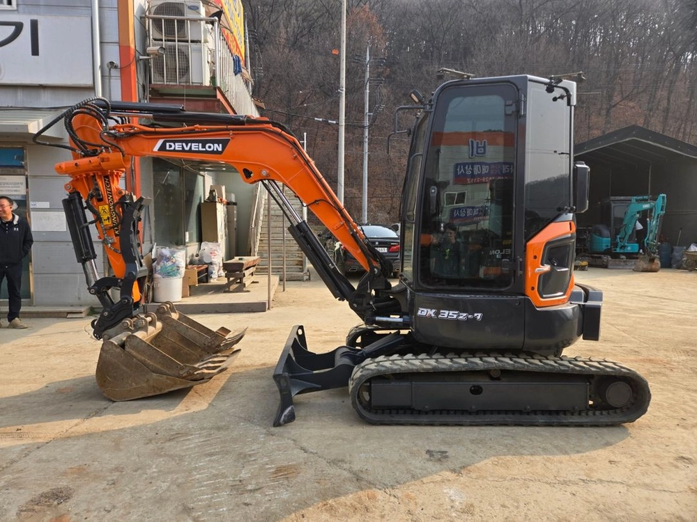 중고미니굴삭기 두산 DX35캐빈 2022년 코끼리집게 틸트장착 고령위치 중고굴삭기매매 이미지
