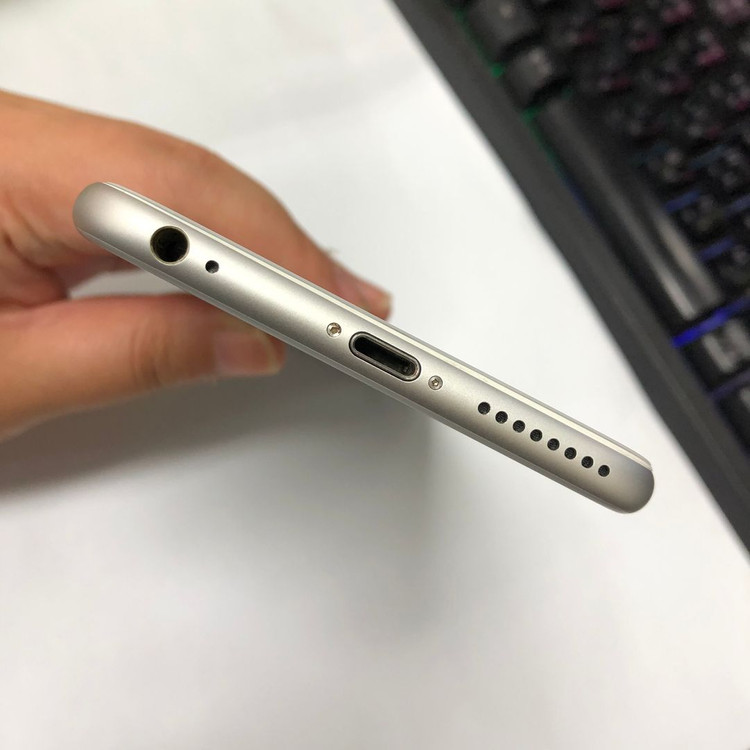 아이폰6S플러스 64GB 실버 특SSS급 중고폰 배터리100% 기능정상 카메라정상 093562 이미지