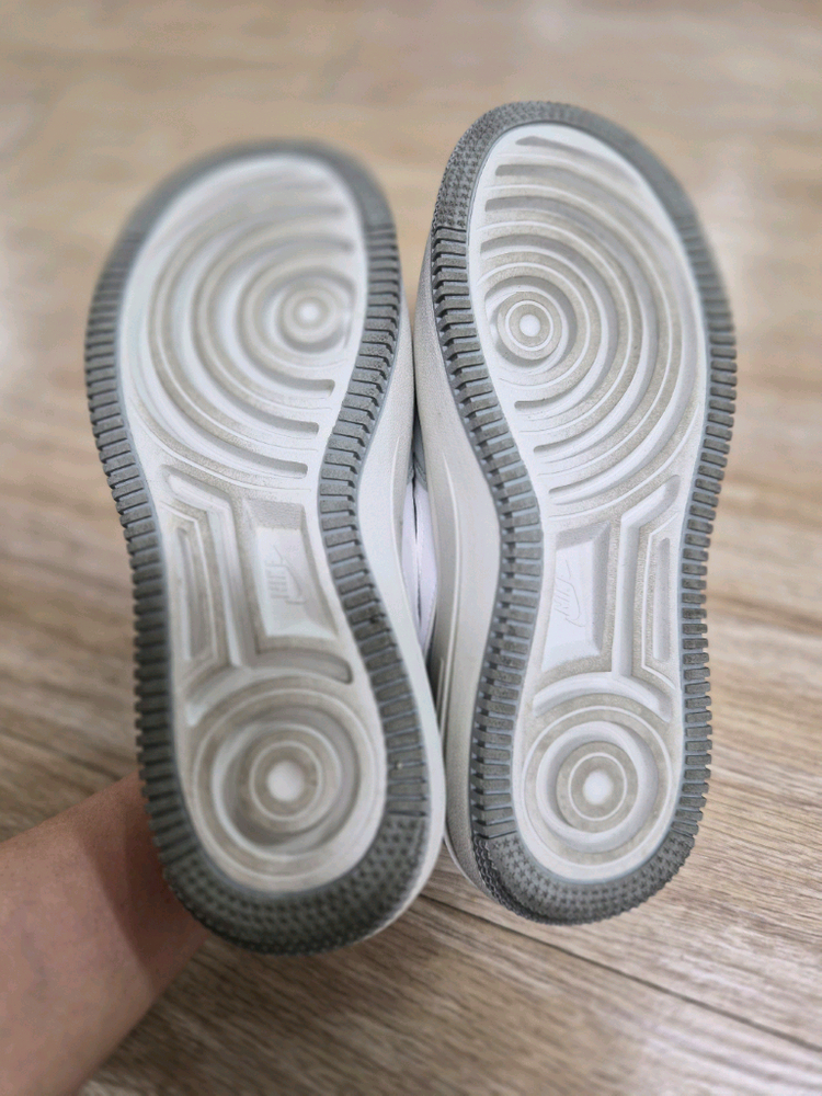 나이키 AF1 로우 라이트 그레이 235 이미지