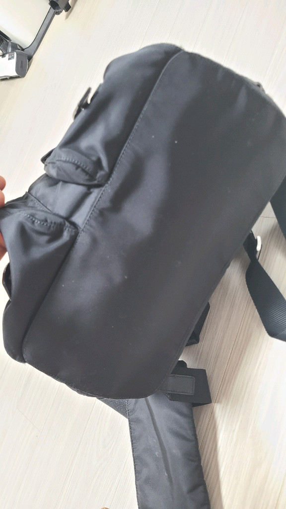 프라다백팩 급처분합니다 이미지
