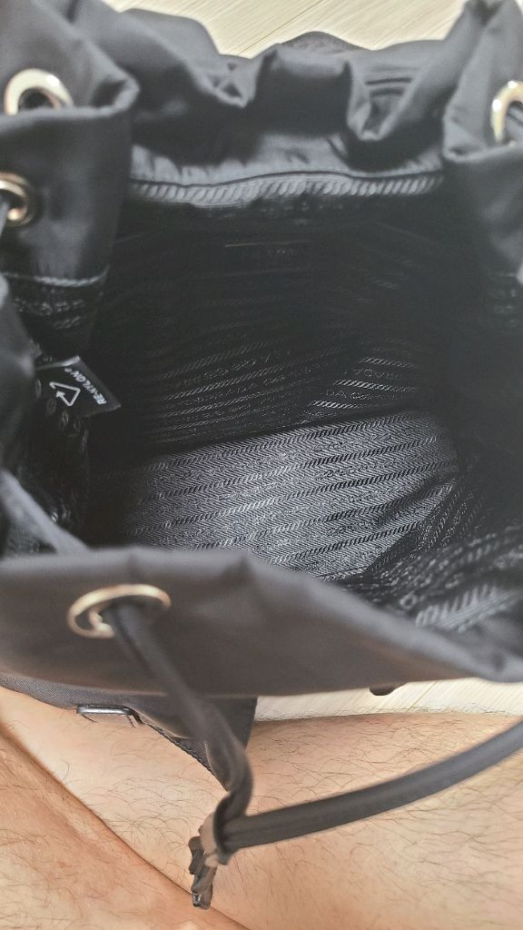 프라다백팩 급처분합니다 이미지