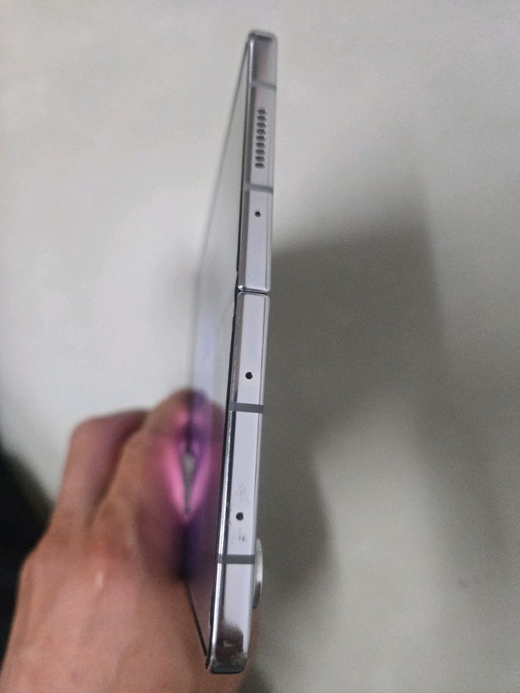 폴더블 스마트폰 256GB 액세사리포함 이미지