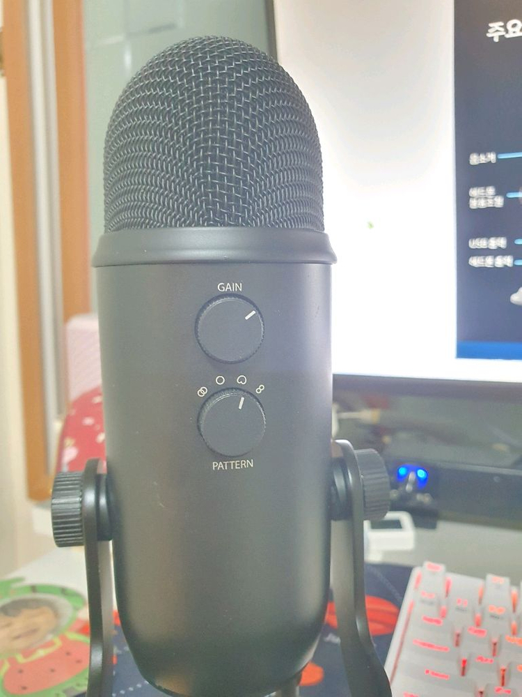 로지텍 블루 예티 USB 콘덴서 마이크 블랙 팝니다. 이미지