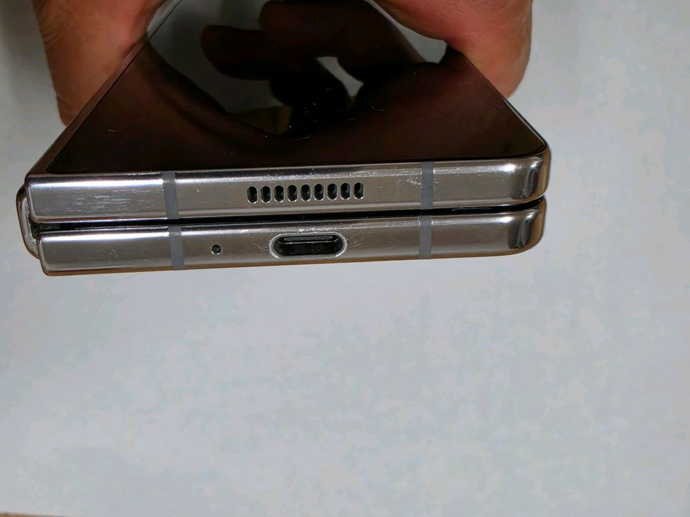 폴더블 스마트폰 256GB 액세사리포함 이미지