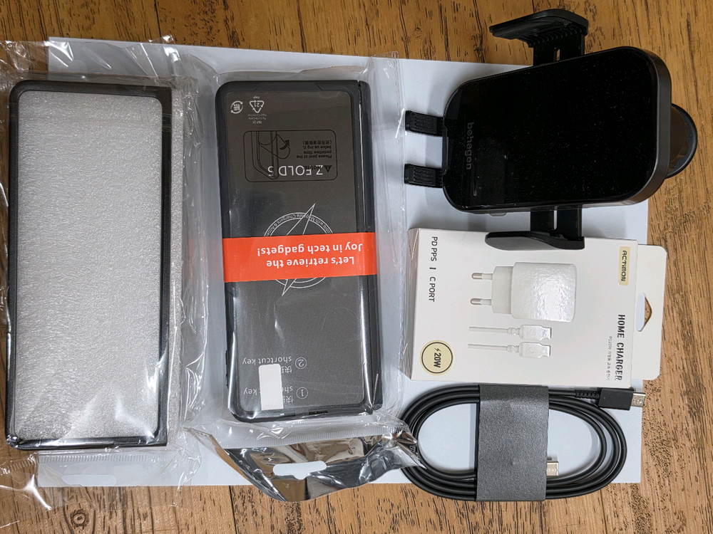 폴더블 스마트폰 256GB 액세사리포함 이미지
