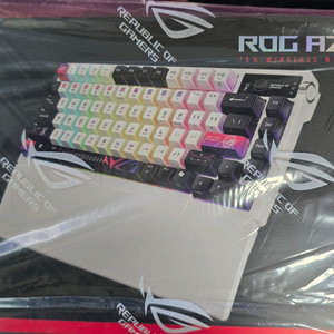 ASUS ROG AZOTH X 프리미엄 키보드 이미지