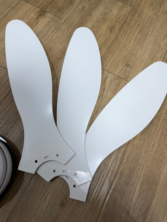 북유럽 미니멀 디자인 천장 실링팬 LED 조명 팬 화이트 105cm 팝니다. 이미지