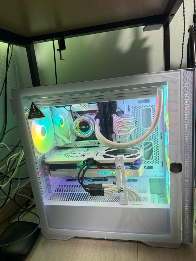 급처 새 부품 다수 하이엔드 pc 컴퓨터 본체(14700k,64gb,z790,4070ti super) 이미지