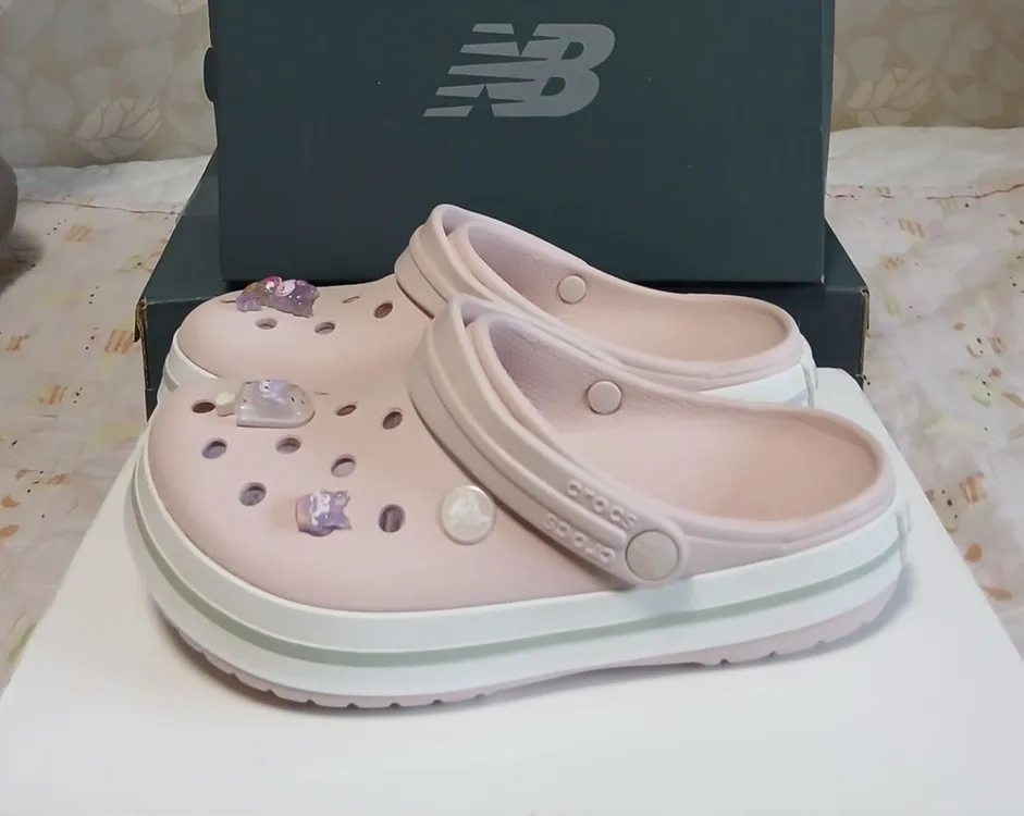 크록스정품230 M4W6 크록밴드.지비츠포함.거의 새거 이미지