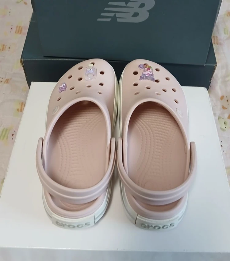 크록스정품230 M4W6 크록밴드.지비츠포함.거의 새거 이미지
