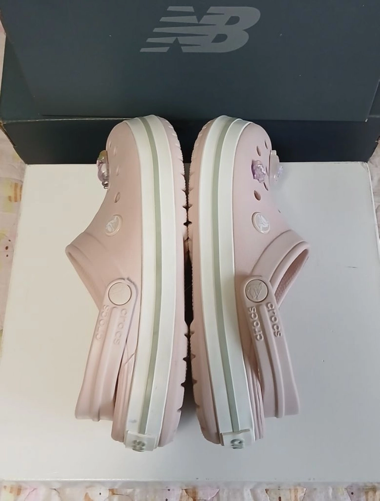 크록스정품230 M4W6 크록밴드.지비츠포함.거의 새거 이미지