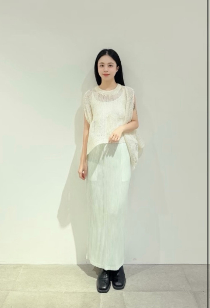 이세이미야케 파니니 민소매탑 블랙 새제품 이미지