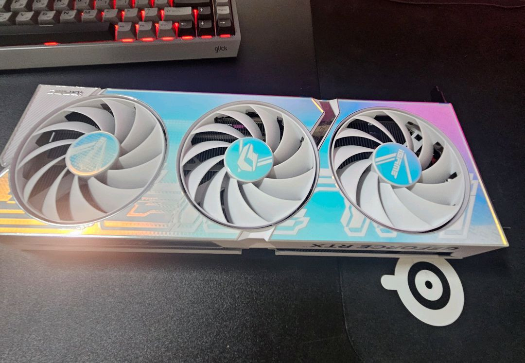 컬러풀 iGame RTX 4060 Ti ULTRA 8GB 3팬 팔아요. 이미지