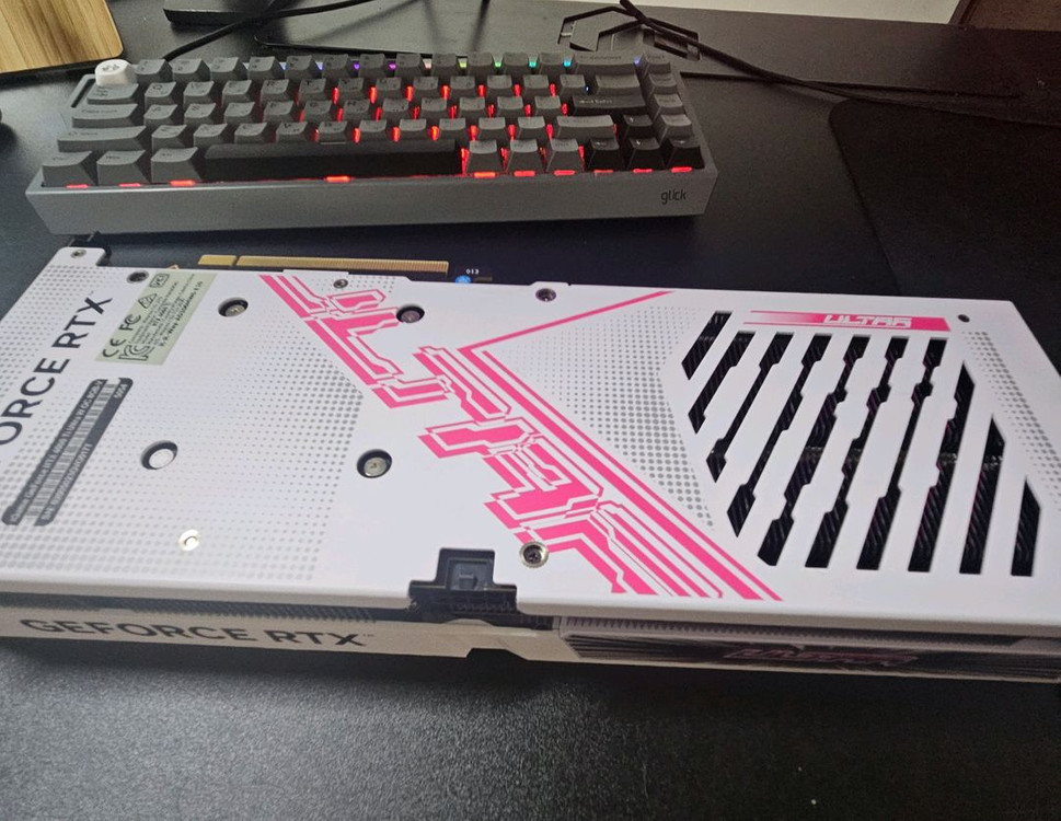 컬러풀 iGame RTX 4060 Ti ULTRA 8GB 3팬 팔아요. 이미지