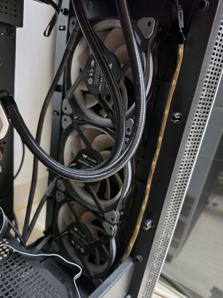 NZXT 컴퓨터 케이스 , Corsair 수냉쿨러 포함 이미지