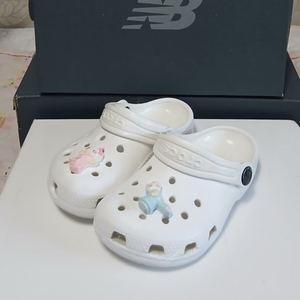 크록스정품 C8 150 클래식클로그 키티 지비츠포함 이미지
