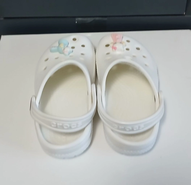 크록스정품 C8 150 클래식클로그 키티 지비츠포함 이미지