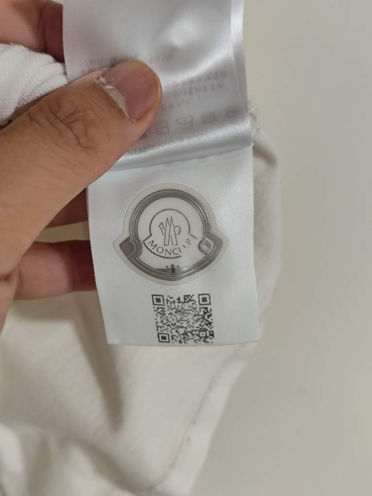 몽클레르 카라넥 티셔츠 마글리아 이미지
